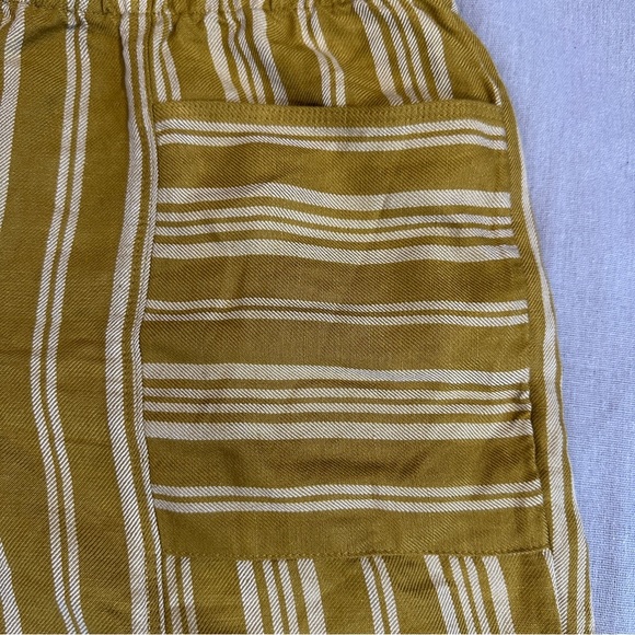 J. Jill gold/cream linen blend shorts, stripe, size Med., NEW, cuffed, airy - Picture 2 of 10